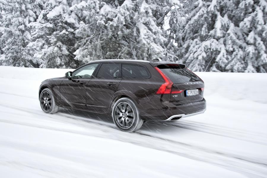 Volvo V90 D5 Cross Country 2016 года  (WW) (фото 25 из 36)